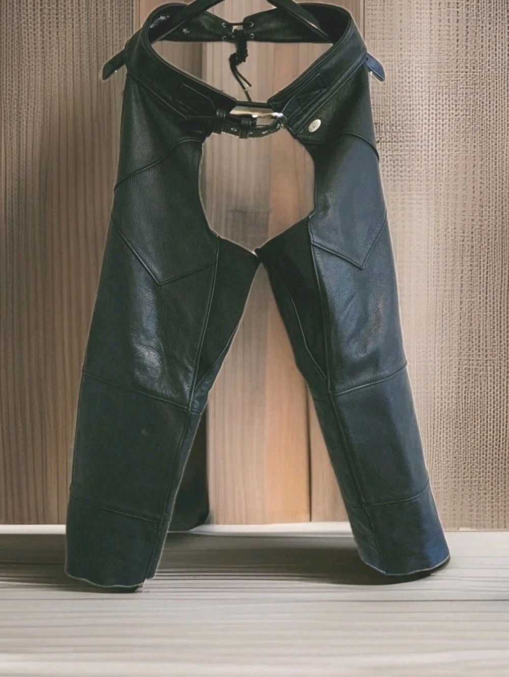 Official Harley Davidson Womens Black Leather Riding Chaps Size Large w/ Zipper